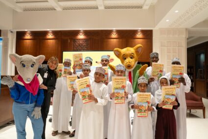 “EDUCARE I BAMBINI ALLA LETTURA E’ LA MISSIONE DELLA MIA VITA” E GERONIMO STILTON APPRODA NELLE SCUOLE OMANITE CON L’AUTRICE